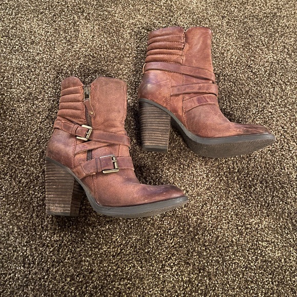Revolve Steve Madden Raleighh tall distressed buckled heeled boots cognac - Picture 7 of 11